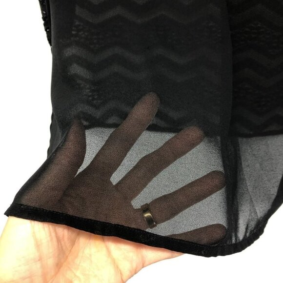 Guess Black Lace Chevron Sheer Short Sleeve Top size S - Picture 13 of 16